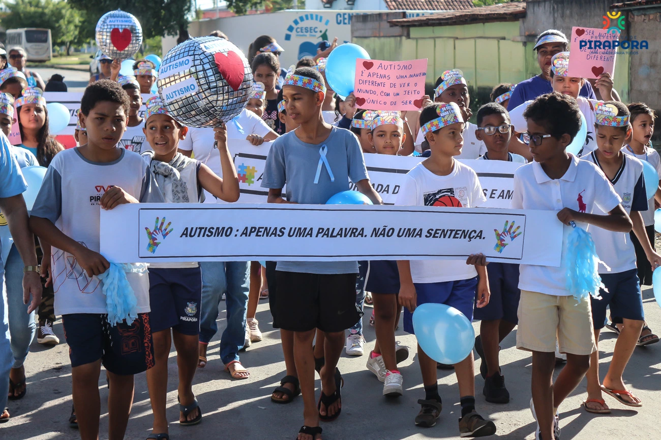 Campanha Abril Azul movimentou o sábado letivo da Rede Municipal de Ensino