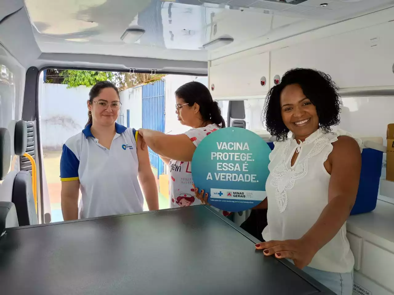 Vacimóvel leva vacinação às escolas particulares de Pirapora