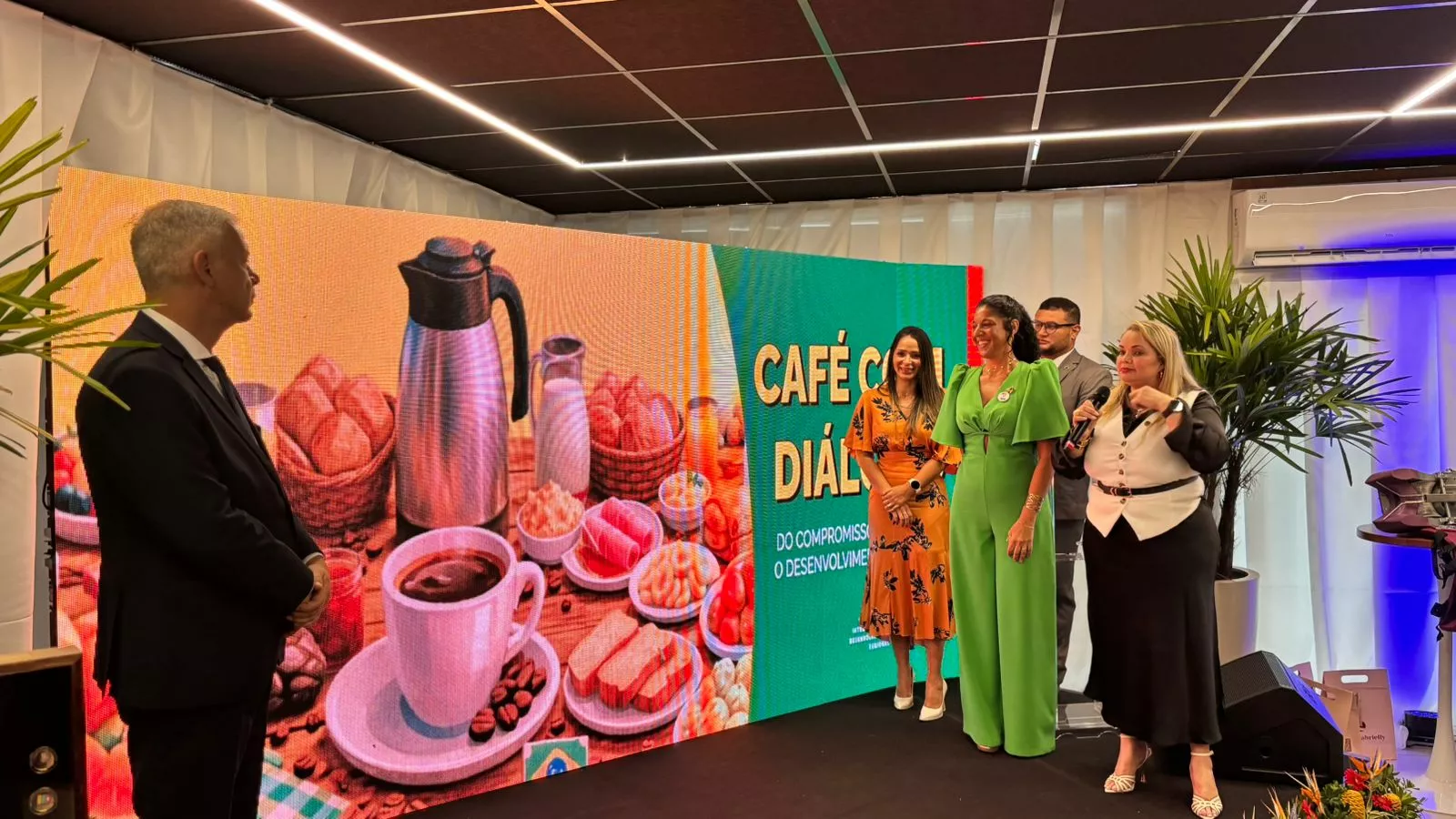 “Café com Diálogo” reúne lideranças para debater desenvolvimento regional