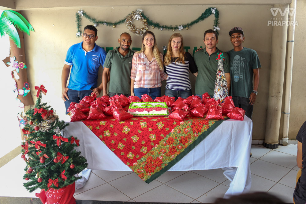 CAPS infanto-juvenil de Pirapora comemora a chegada do Natal