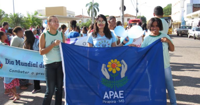 Super mães e Apae comemoram o mês mundial de conscientização do autismo