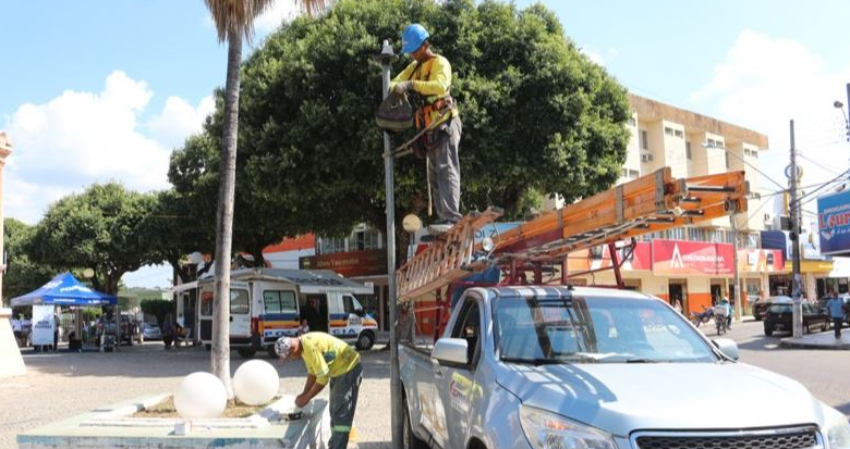 Trabalho de Iluminação Pública em Pirapora é realizado dia e noite