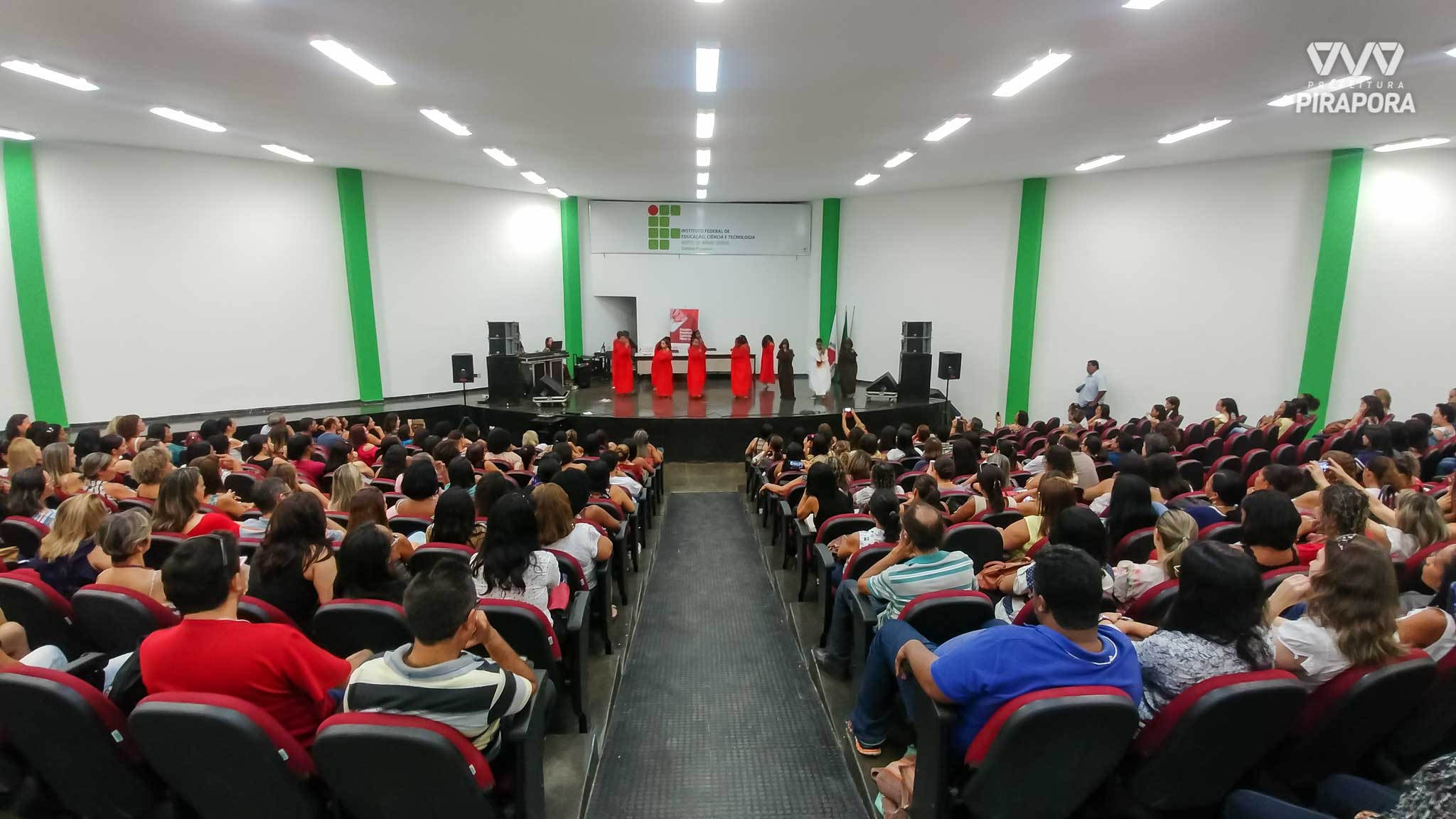 Pirapora participa do Encontro do Currículo de Minas Gerais para a Educação