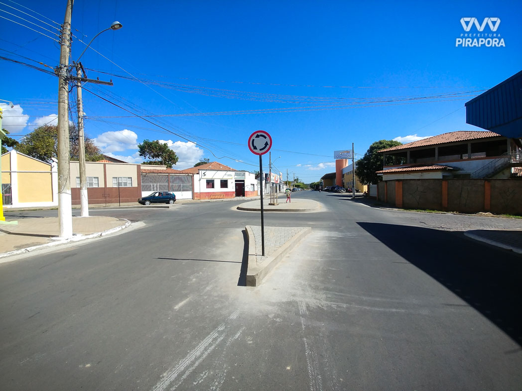 Nova rotatória facilita o trânsito na Avenida Governador Valadares