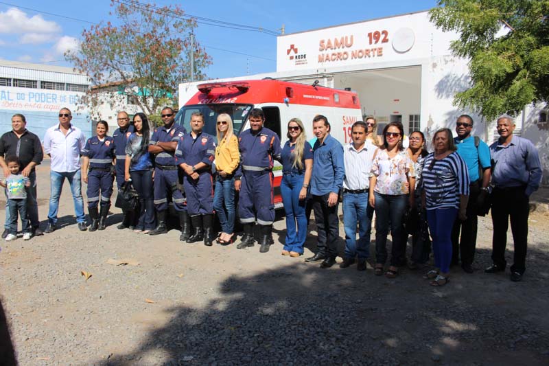 Pirapora recebe nova ambulância do SAMU