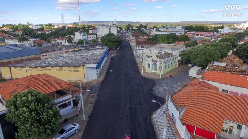 Prefeitura entrega avenida asfaltada aos moradores