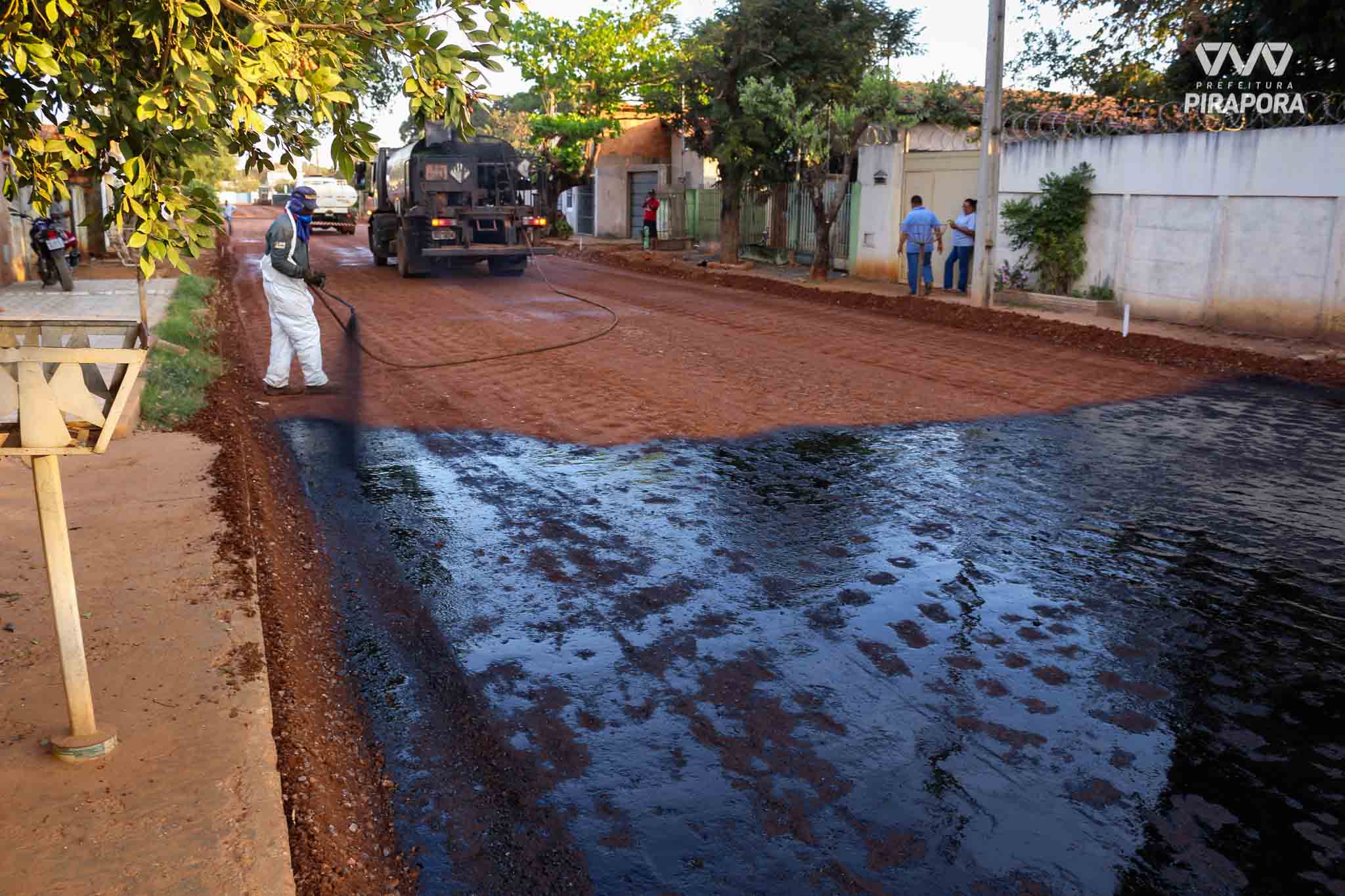 Prefeitura segue com obras de asfalto no Bairro Industrial