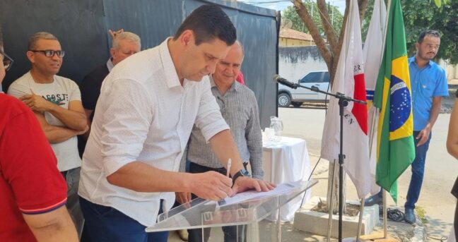 ASSINATURA DA ORDEM DE SERVIÇO DA OBRA DO CENTRO DE TRATAMENTO ONCOLÓGICO