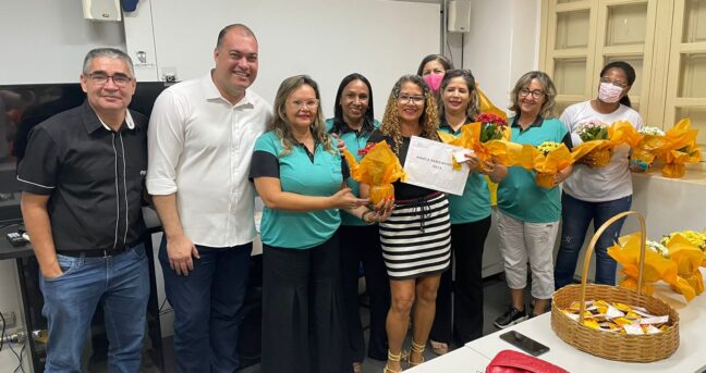 Secretaria de Educação de Pirapora presta homenagens para servidoras aposentadas em 2022