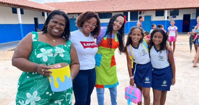Volta às aulas da Rede Municipal de Ensino de Pirapora teve carinho, sorrisos e reencontros
