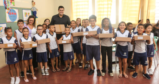 Prefeitura de Pirapora distribuirá mais de 5.000 kits escolares