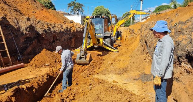 OBRA DE DRENAGEM DA LAGOA SEGUE A TODO VAPOR
