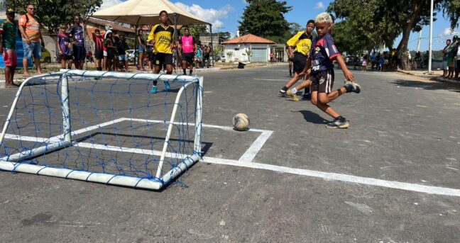 Disputa de golzinho de rua para jovens atletas agitou o Bairro Aparecida