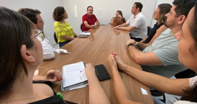 SESAU Pirapora recebe profissionais do Hospital Dilson Godinho para reunião de alinhamento