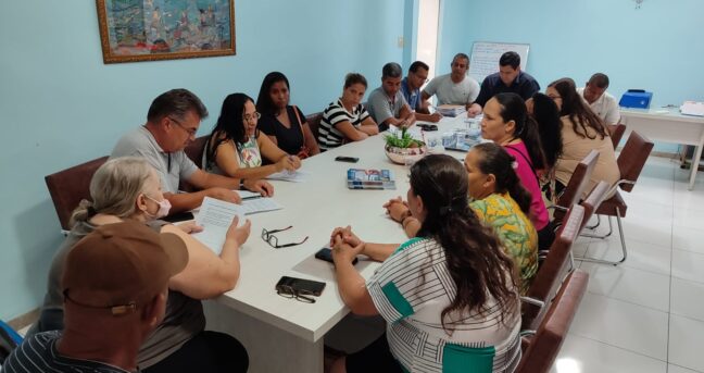 PREFEITO RECEBE MORADORES DO BAIRRO SAGRADA FAMÍLIA NO GABINETE