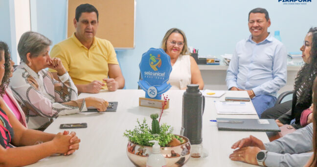 Prefeito assina termo de adesão ao Selo Unicef 2025-2028