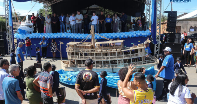 Desfile Festivo de Pirapora valorizou a centenária história do Vapor Benjamim Guimarães