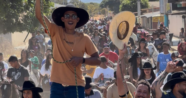 Com apoio da Prefeitura de Pirapora, 1ª Cavalgada dos Amigos valorizou a cultura sertaneja no Bairro Morada do Sol