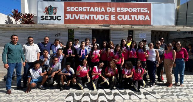 Alunos piraporenses destaques no regional do JEMG foram homenageados pela SEJUC