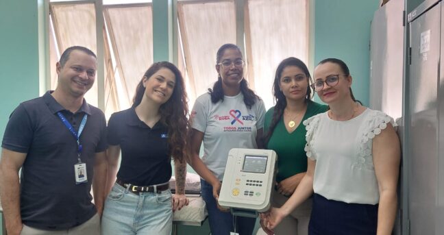 Profissionais de saúde realizam treinamento em eletrocardiograma