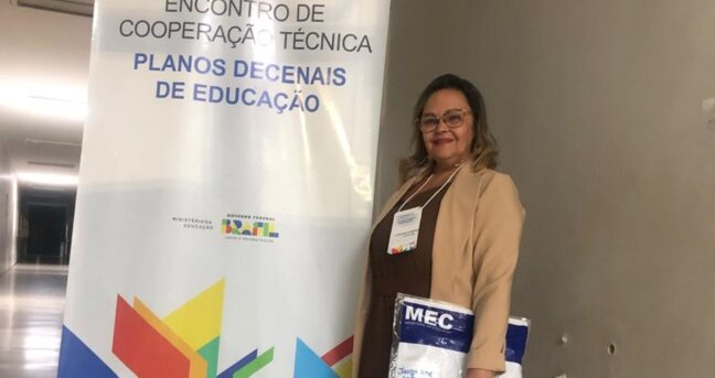 Secretária de Educação de Pirapora representa região em evento da UNDIME para Plano Decenal