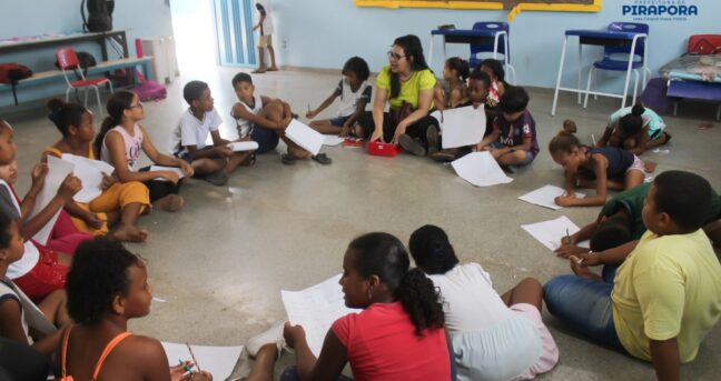 Alunos da Educação em Tempo Integral exploram a magia da literatura em oficina com a escritora Kelly Cristina