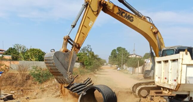 SAAE-Pirapora substitui tubos de drenagem vandalizados no bairro Cícero Passos