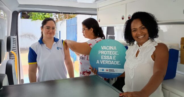 Vacimóvel leva vacinação às escolas particulares de Pirapora