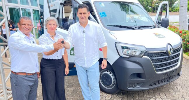 Pirapora é contemplada com van do MOBSUAS