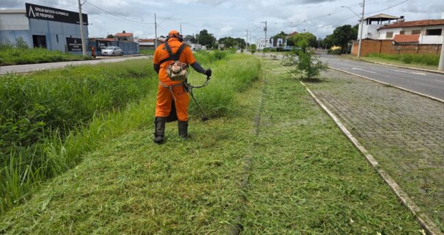 Ações de limpeza urbana em Pirapora