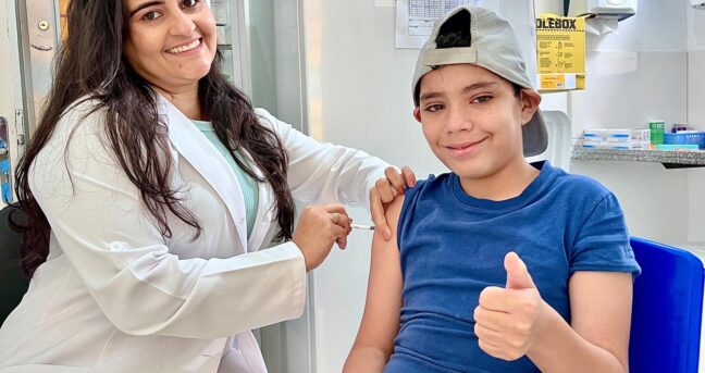 SESAU promove dia D de vacinação contra a dengue, com proteção de crianças, adolescentes e profissionais de saúde