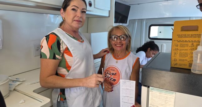 Prefeitura realiza vacinação contra a gripe para idosos do projeto Saúde Viver